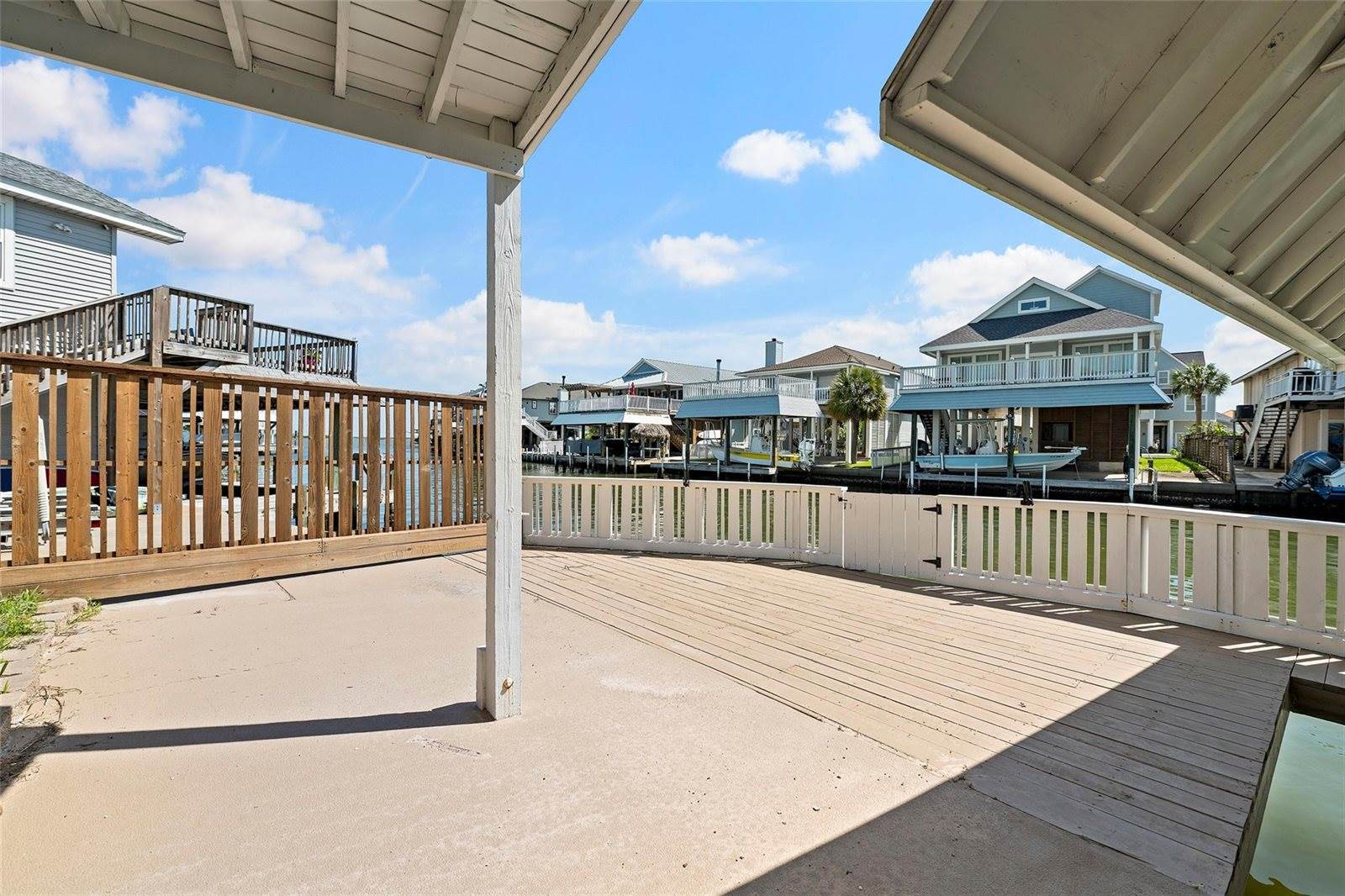 1303 Coral Way, Tiki Island, TX 77554