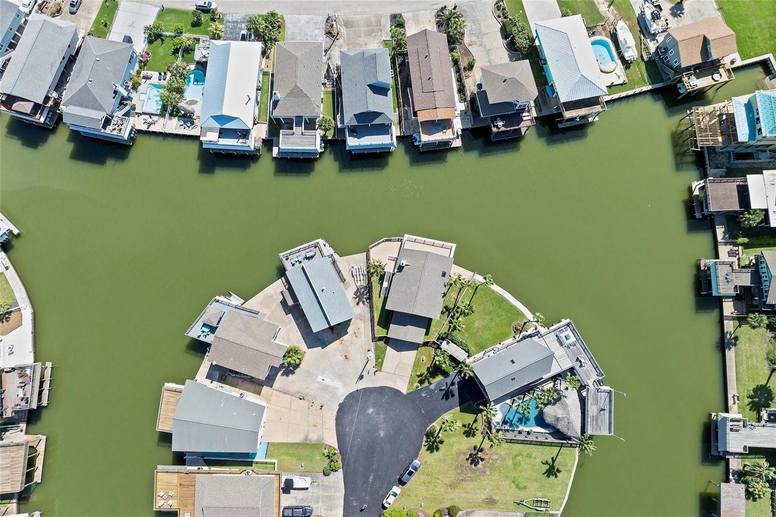 1303 Coral Way, Tiki Island, TX 77554