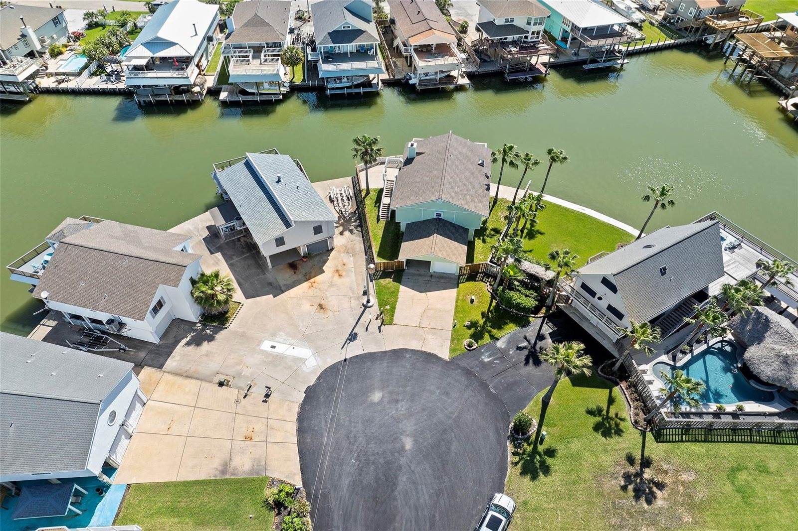 1303 Coral Way, Tiki Island, TX 77554