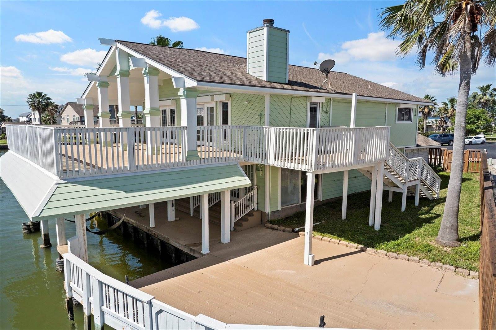 1303 Coral Way, Tiki Island, TX 77554