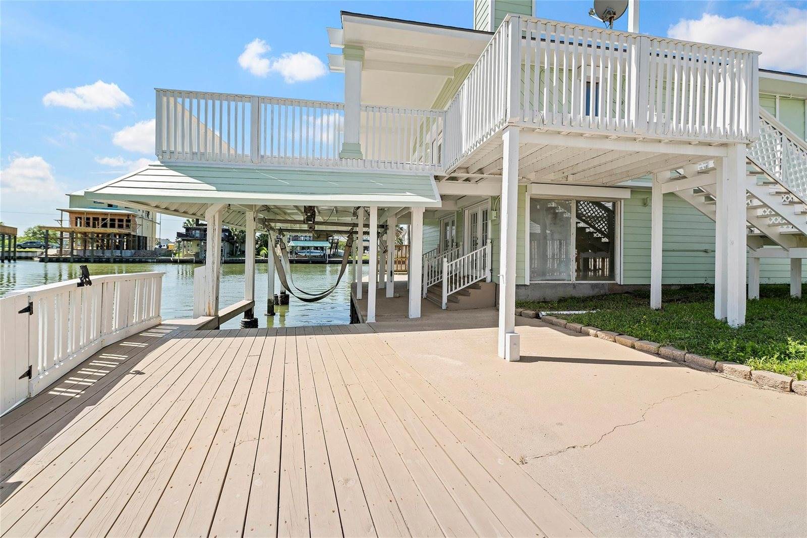 1303 Coral Way, Tiki Island, TX 77554