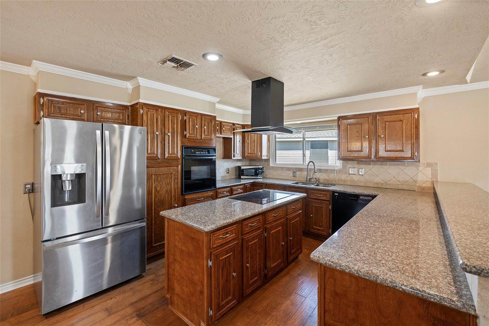 1303 Coral Way, Tiki Island, TX 77554