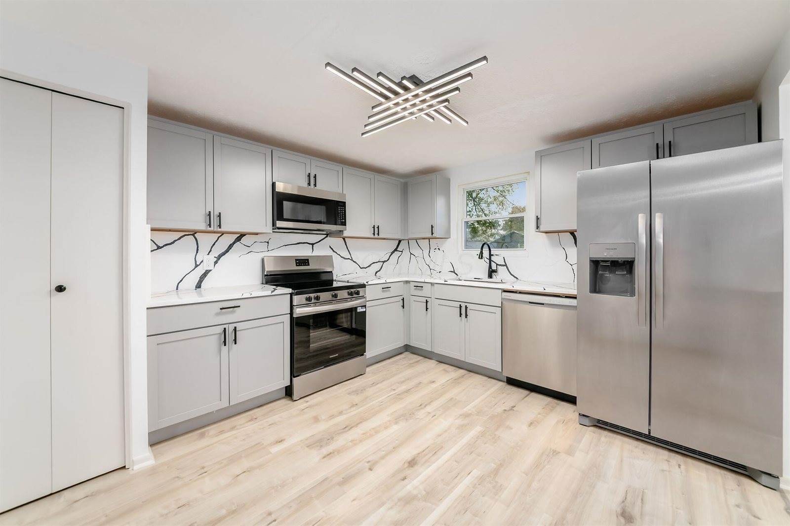 1325 Carlyle Drive, Reynoldsburg, OH 43068