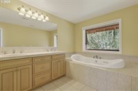 14822 SE Brightwood Ave, Milwaukie, OR 97267
