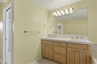 14822 SE Brightwood Ave, Milwaukie, OR 97267