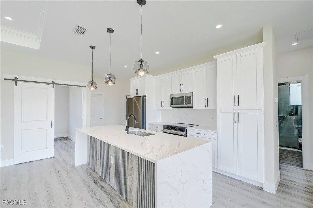 2619 3rd Street SW, Lehigh Acres, FL 33976