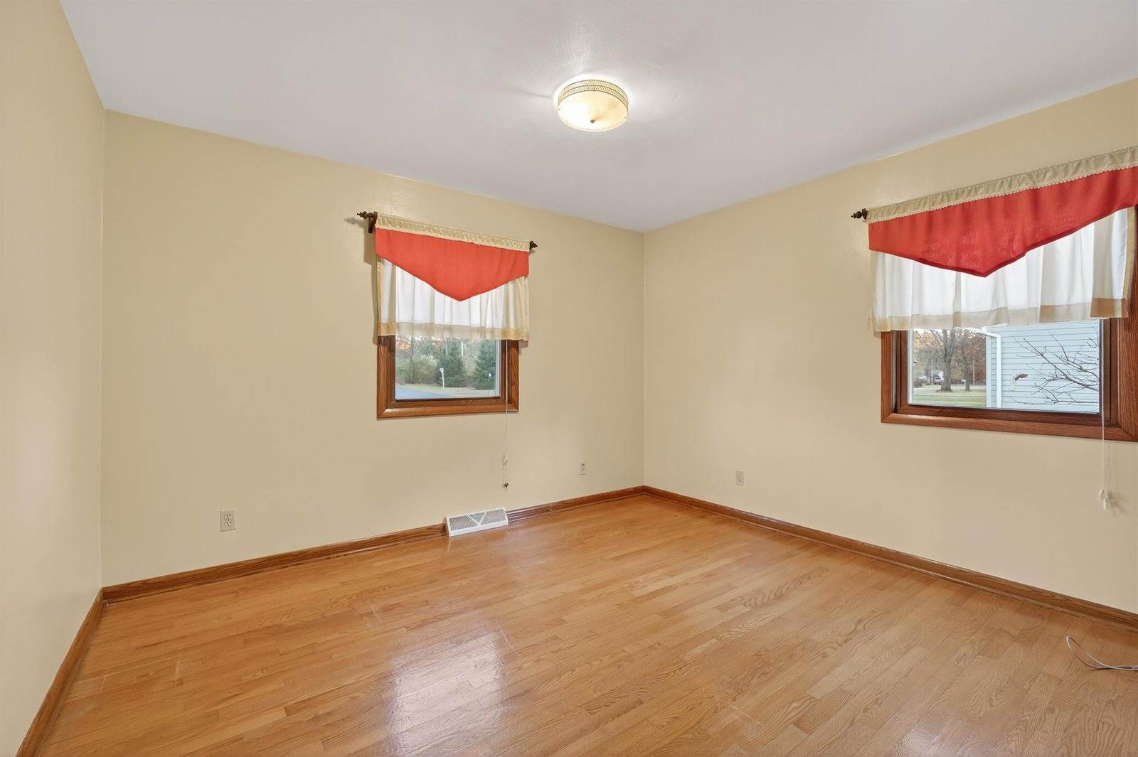 6940 Fairview Lane, Wisconsin Rapids, WI 54494