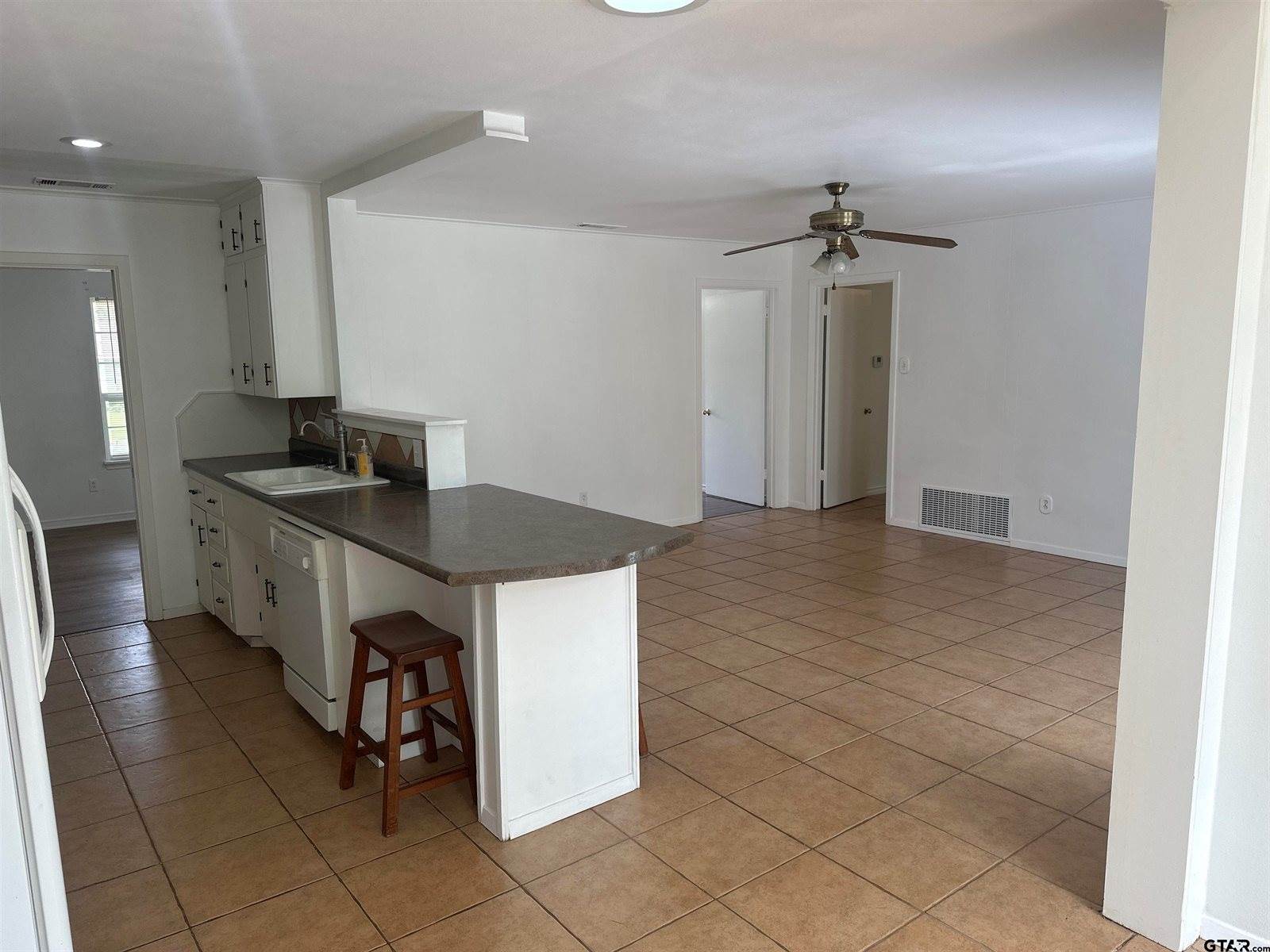 2213 Suanne Dr, Tyler, TX 75701