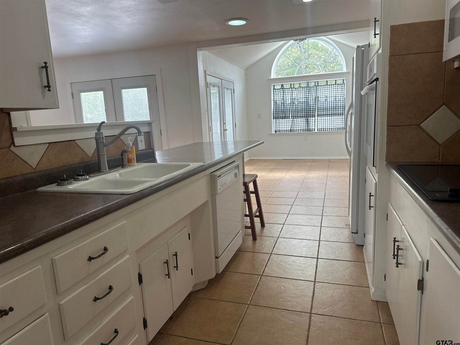 2213 Suanne Dr, Tyler, TX 75701