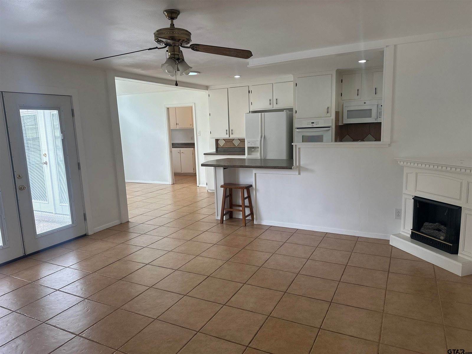 2213 Suanne Dr, Tyler, TX 75701