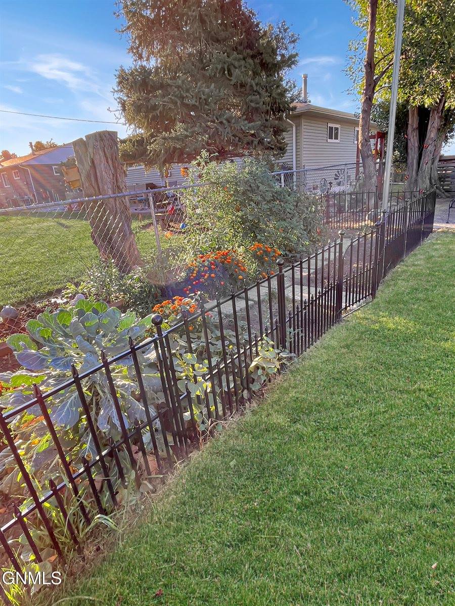 1718 4th Street West, Williston, ND 58801