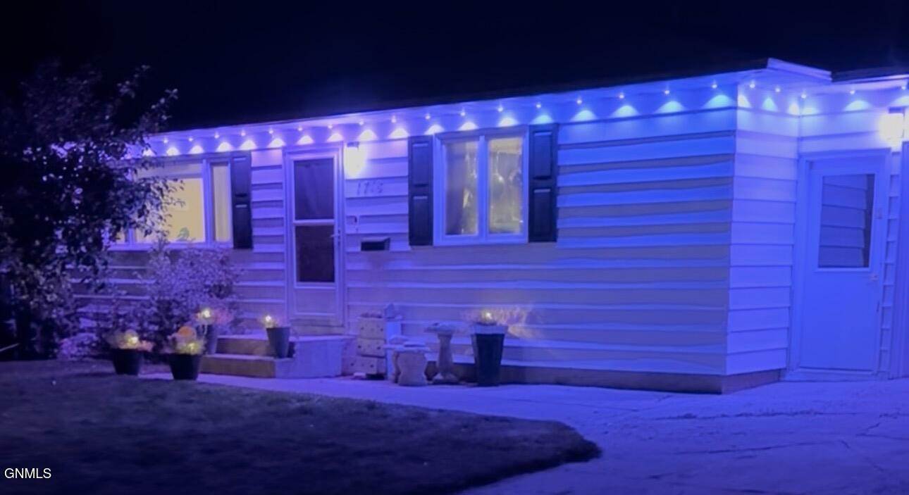 1718 4th Street West, Williston, ND 58801
