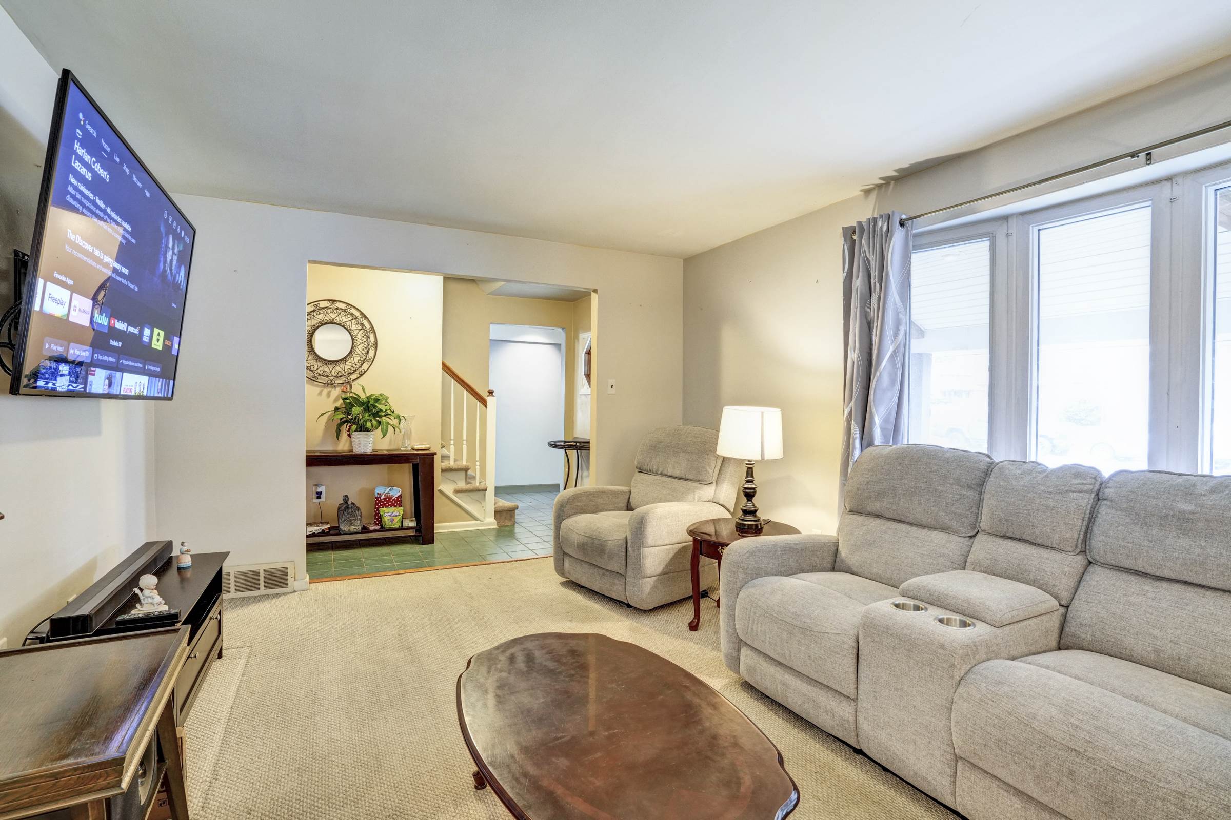 708 Lamp Post Ln, Aston, PA 19014