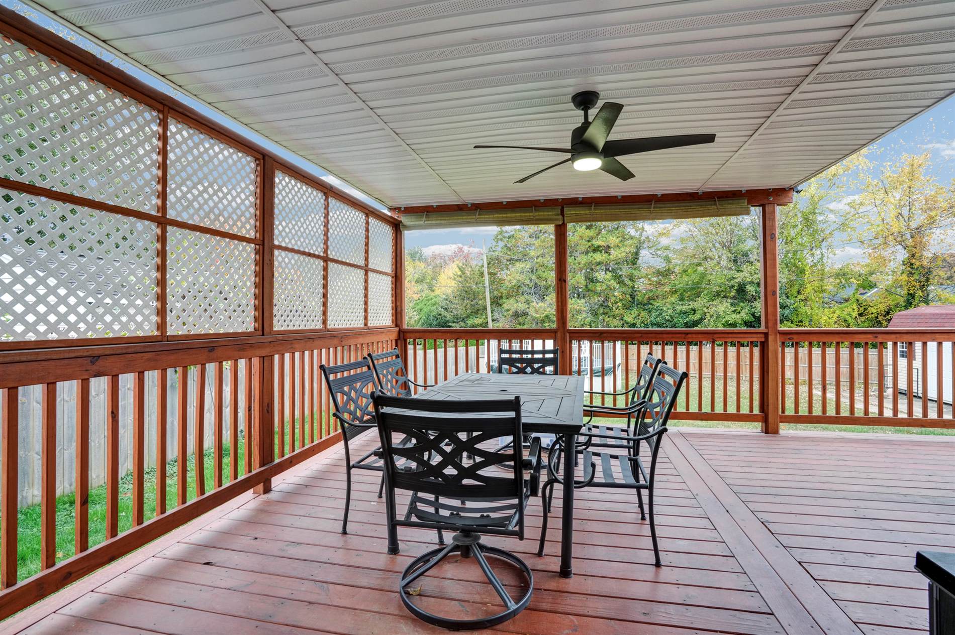 708 Lamp Post Ln, Aston, PA 19014