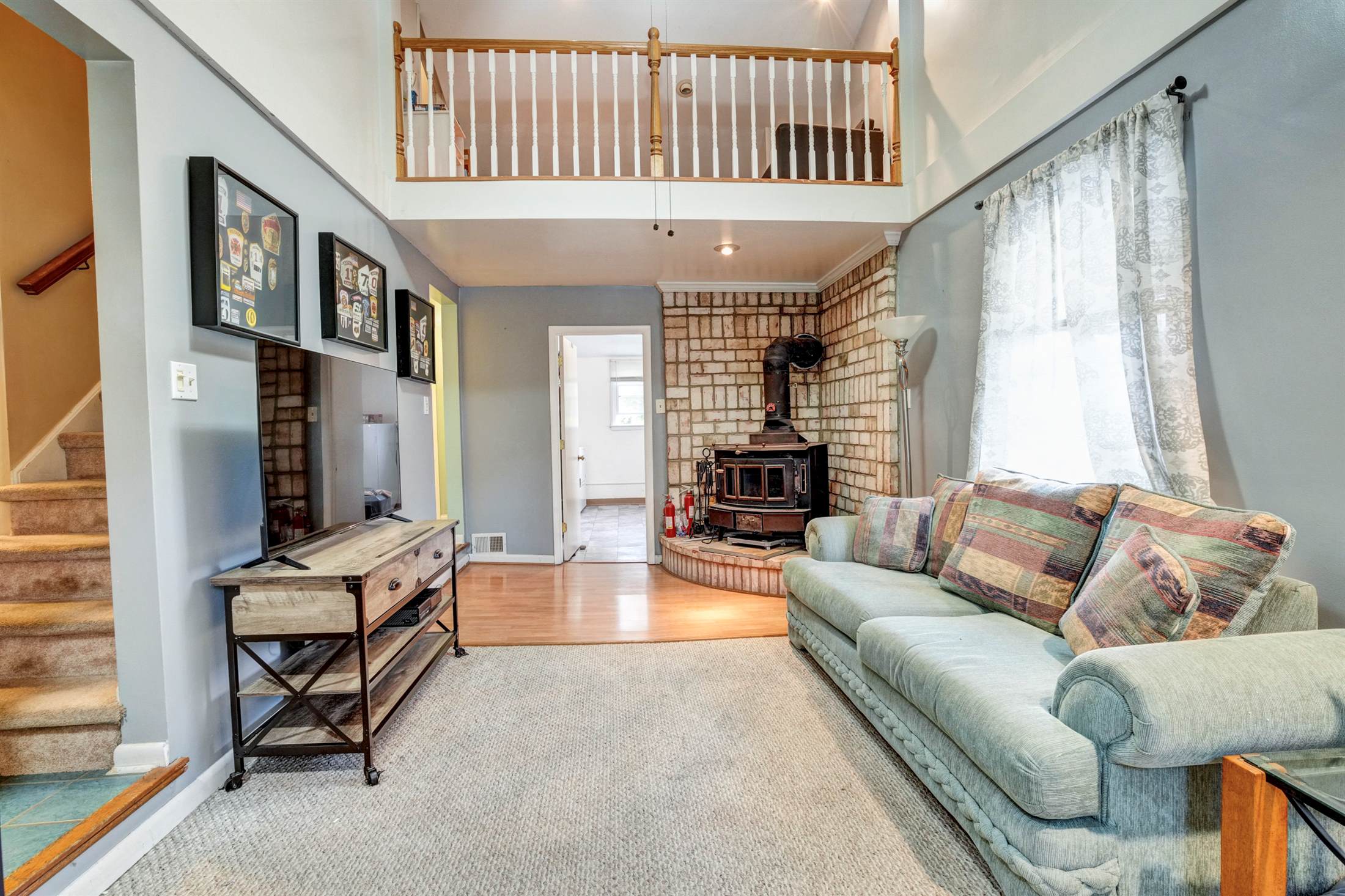 708 Lamp Post Ln, Aston, PA 19014