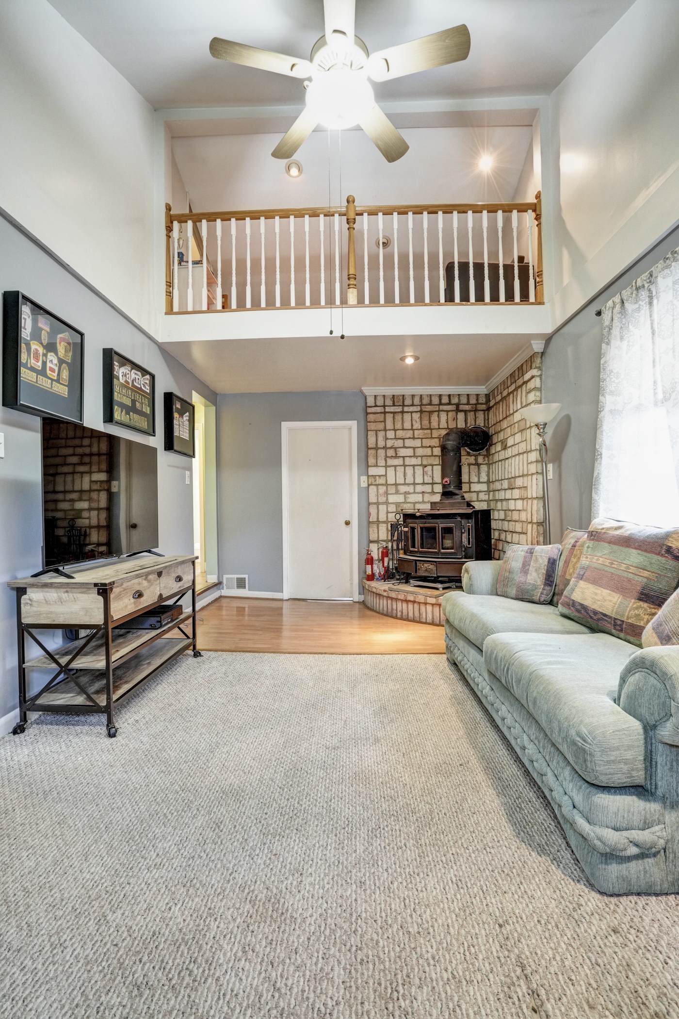 708 Lamp Post Ln, Aston, PA 19014