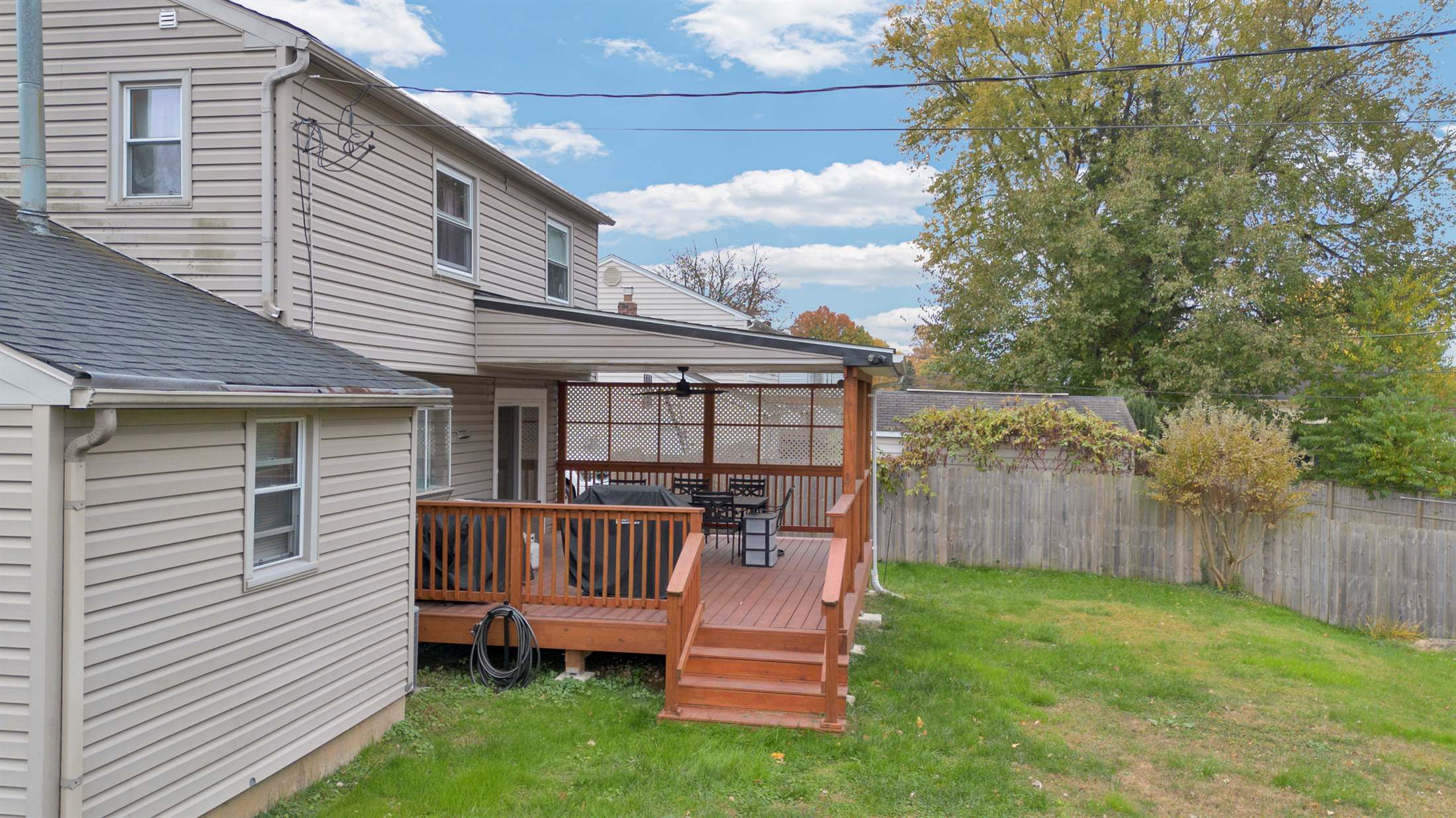 708 Lamp Post Ln, Aston, PA 19014