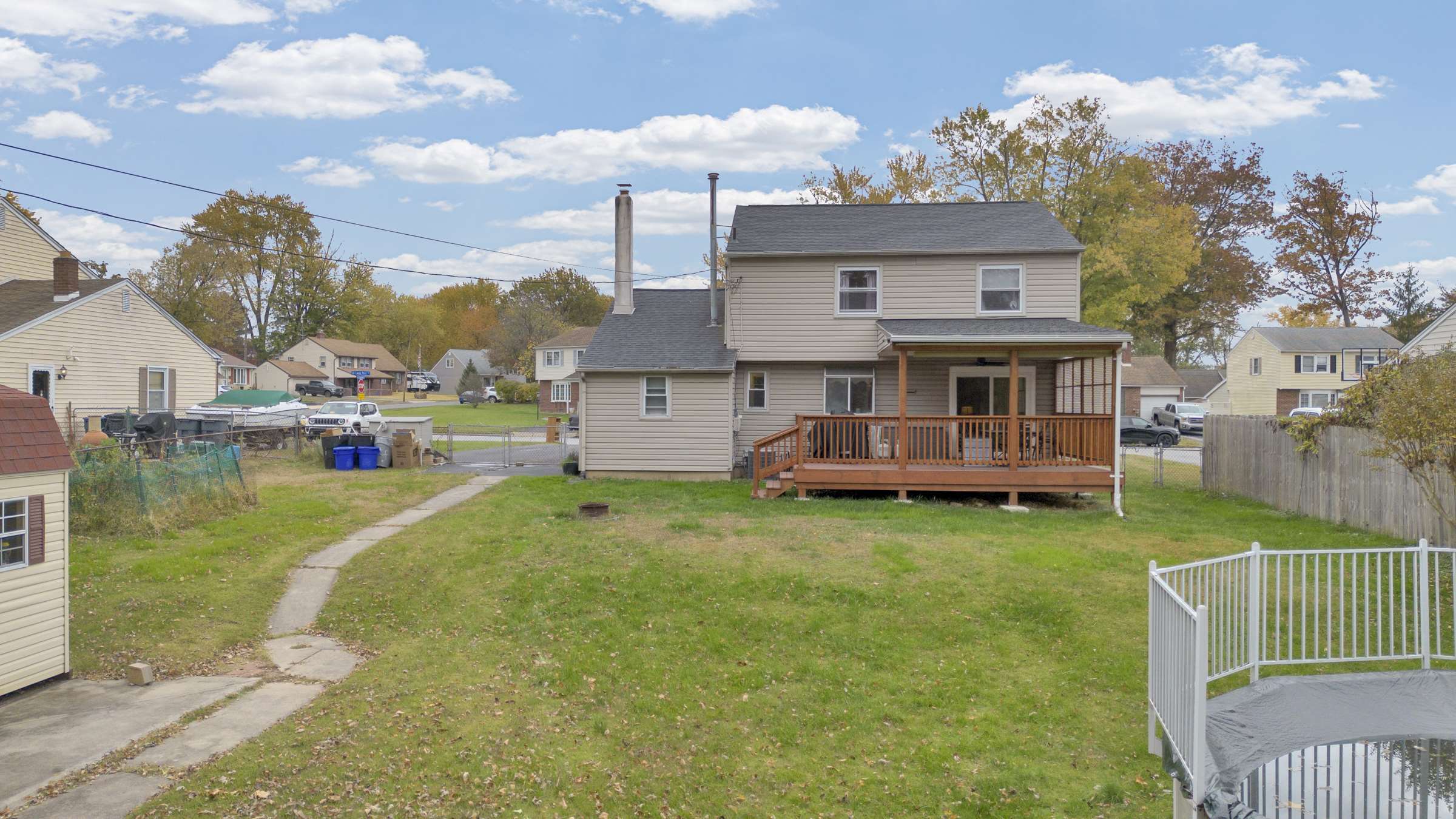 708 Lamp Post Ln, Aston, PA 19014