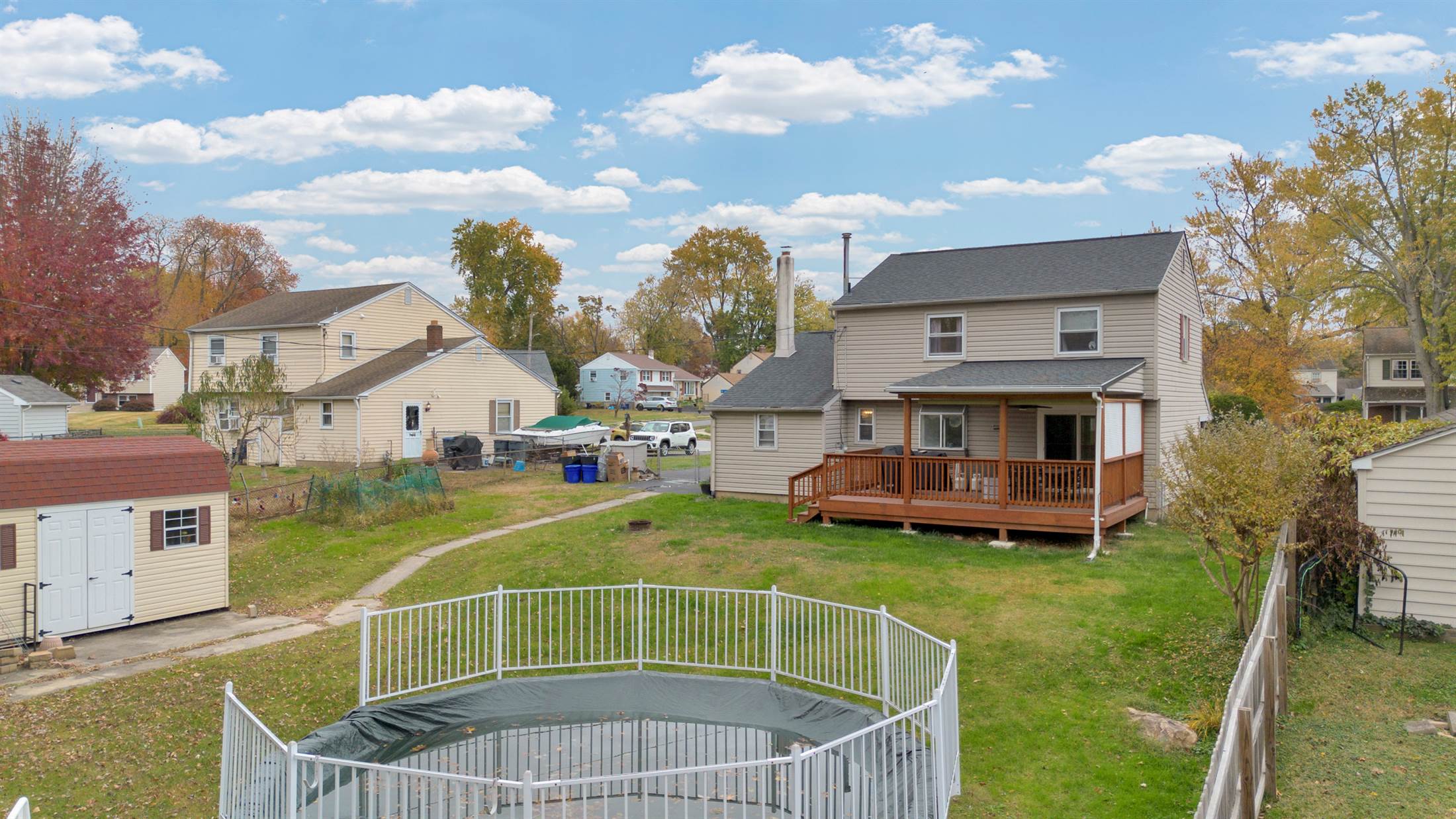 708 Lamp Post Ln, Aston, PA 19014