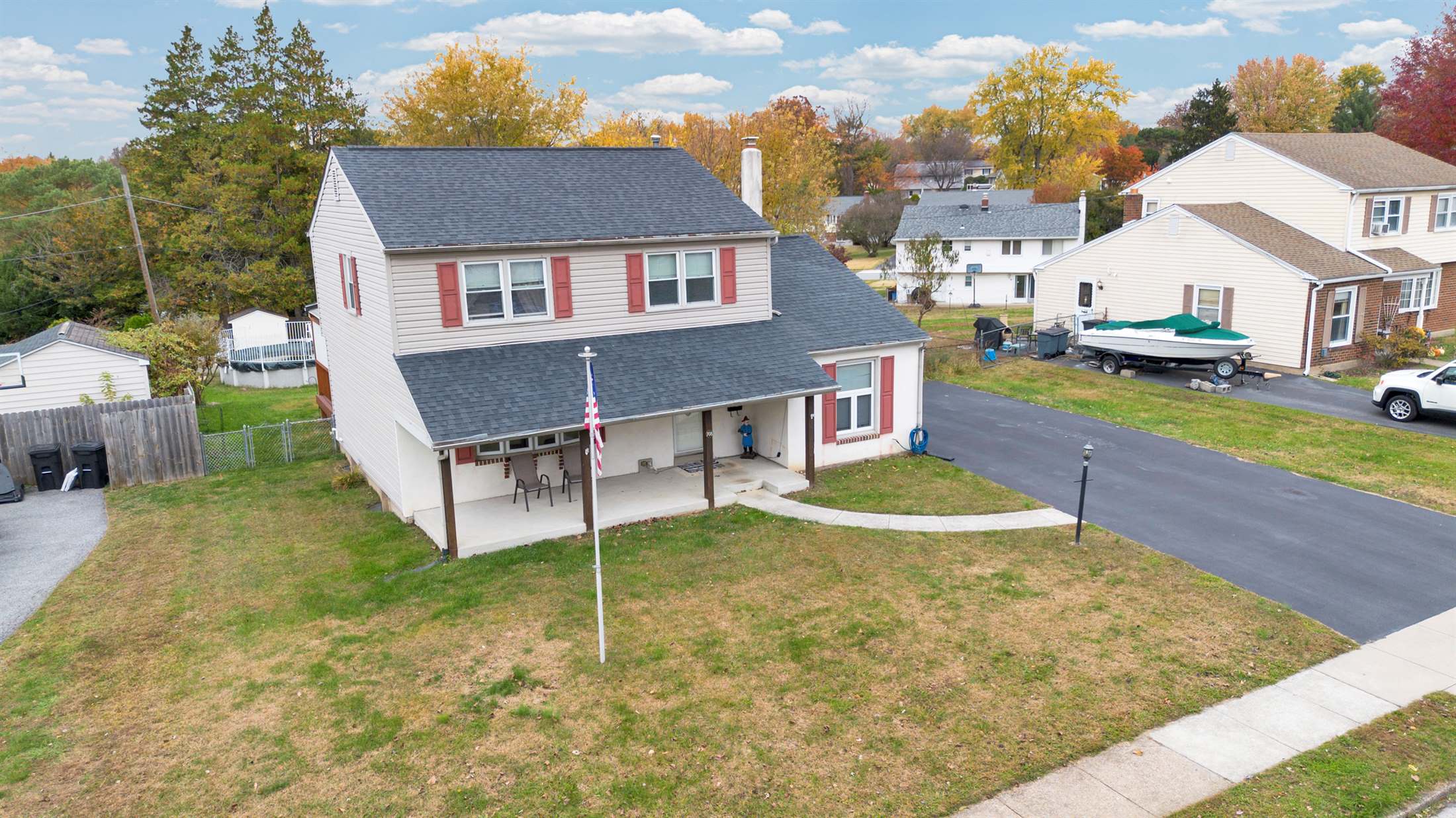 708 Lamp Post Ln, Aston, PA 19014