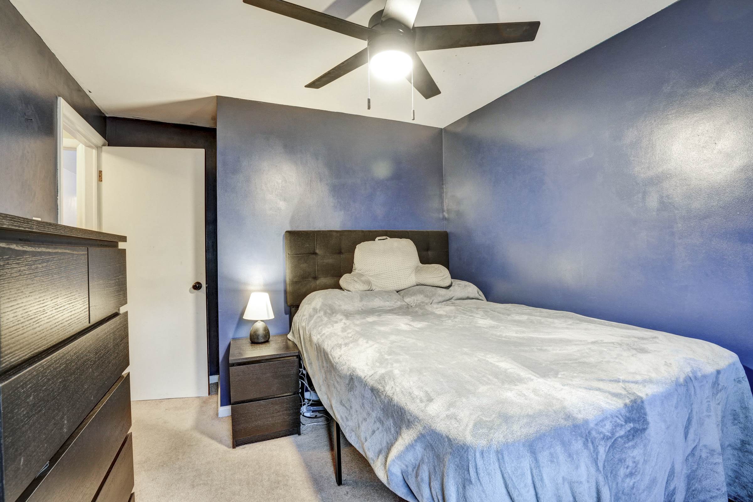 708 Lamp Post Ln, Aston, PA 19014