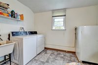 708 Lamp Post Ln, Aston, PA 19014