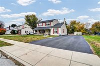 708 Lamp Post Ln, Aston, PA 19014