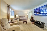 708 Lamp Post Ln, Aston, PA 19014