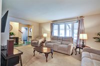 708 Lamp Post Ln, Aston, PA 19014