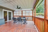 708 Lamp Post Ln, Aston, PA 19014