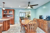 708 Lamp Post Ln, Aston, PA 19014