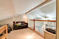 708 Lamp Post Ln, Aston, PA 19014