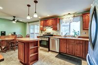 708 Lamp Post Ln, Aston, PA 19014