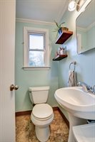 708 Lamp Post Ln, Aston, PA 19014