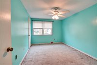 708 Lamp Post Ln, Aston, PA 19014