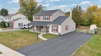 708 Lamp Post Ln, Aston, PA 19014
