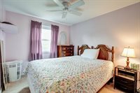 708 Lamp Post Ln, Aston, PA 19014