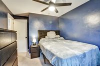 708 Lamp Post Ln, Aston, PA 19014