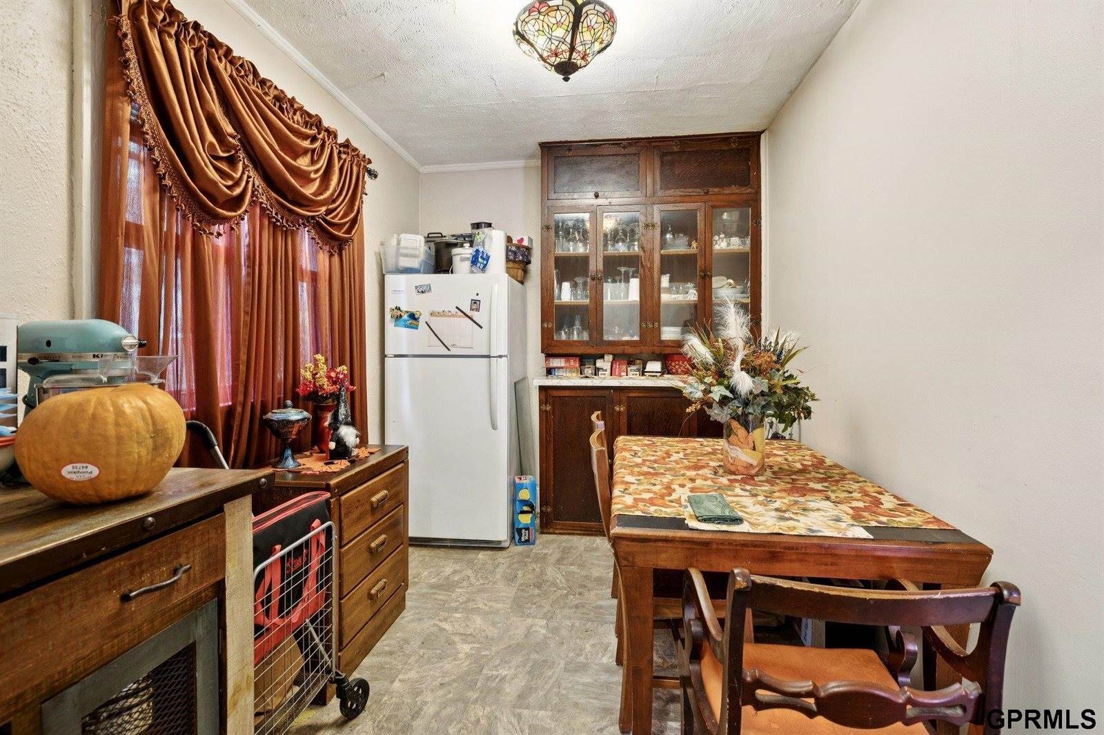 4854 Cuming Street, Omaha, NE 68132