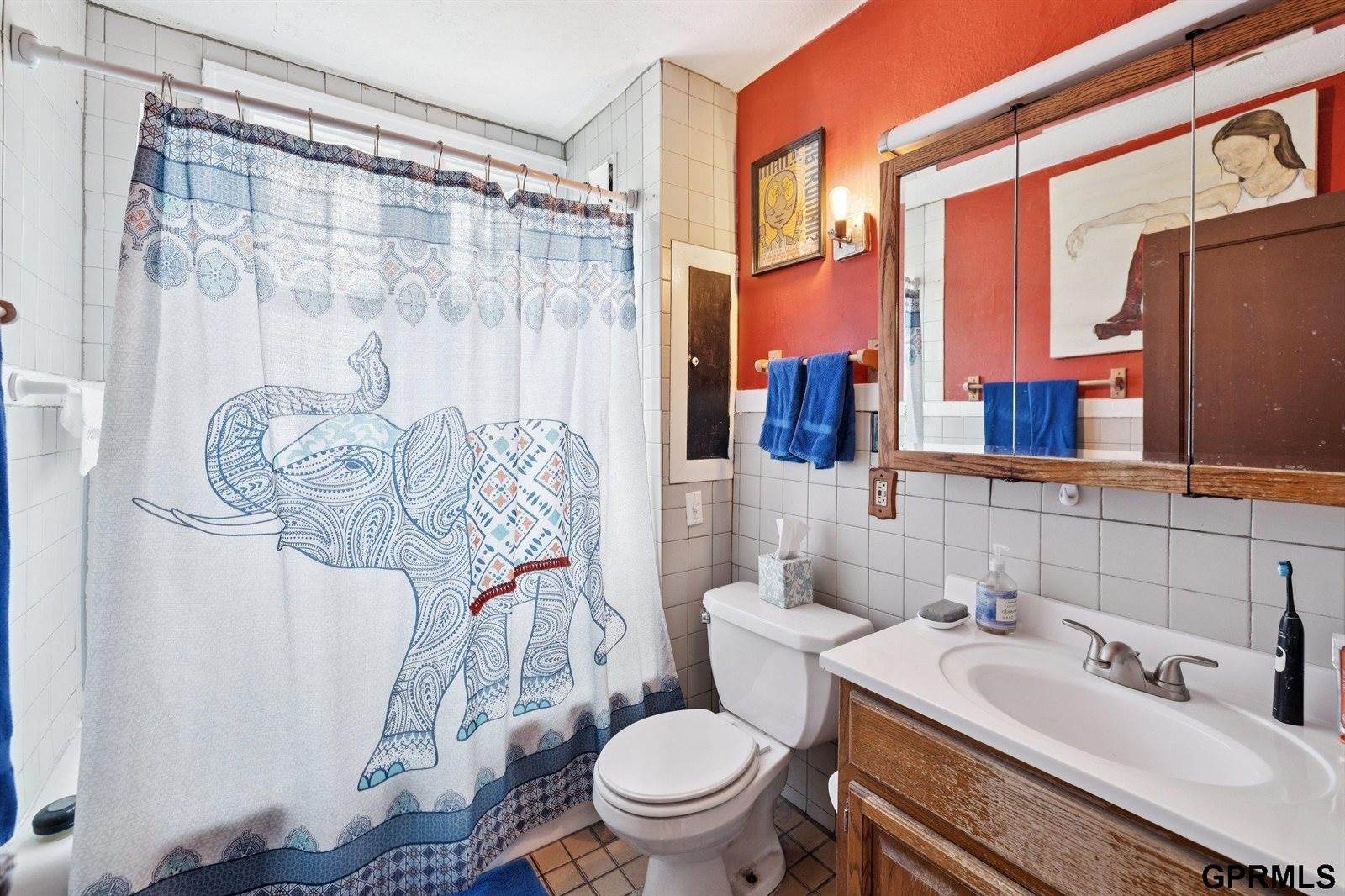 4854 Cuming Street, Omaha, NE 68132