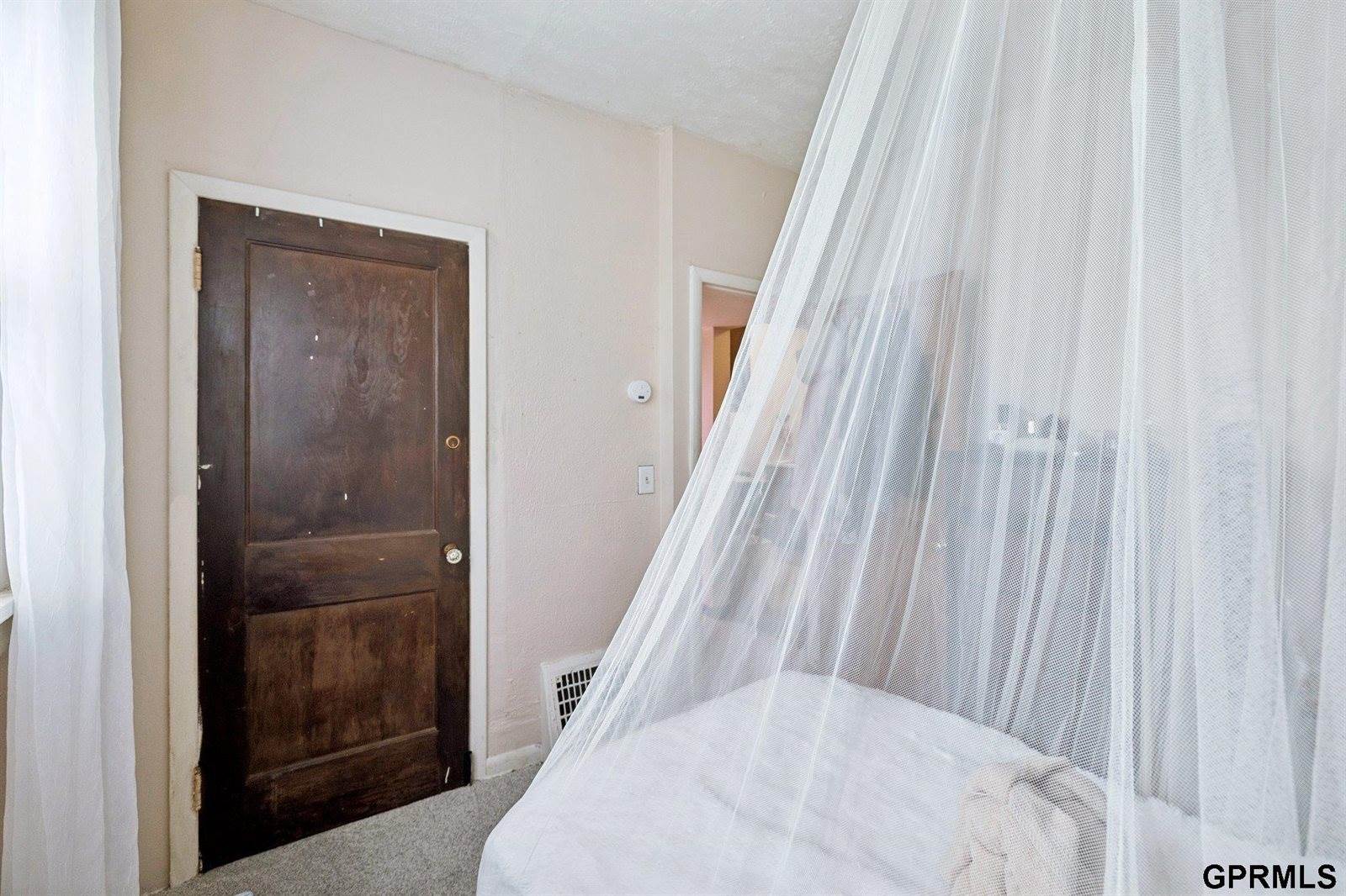 4854 Cuming Street, Omaha, NE 68132