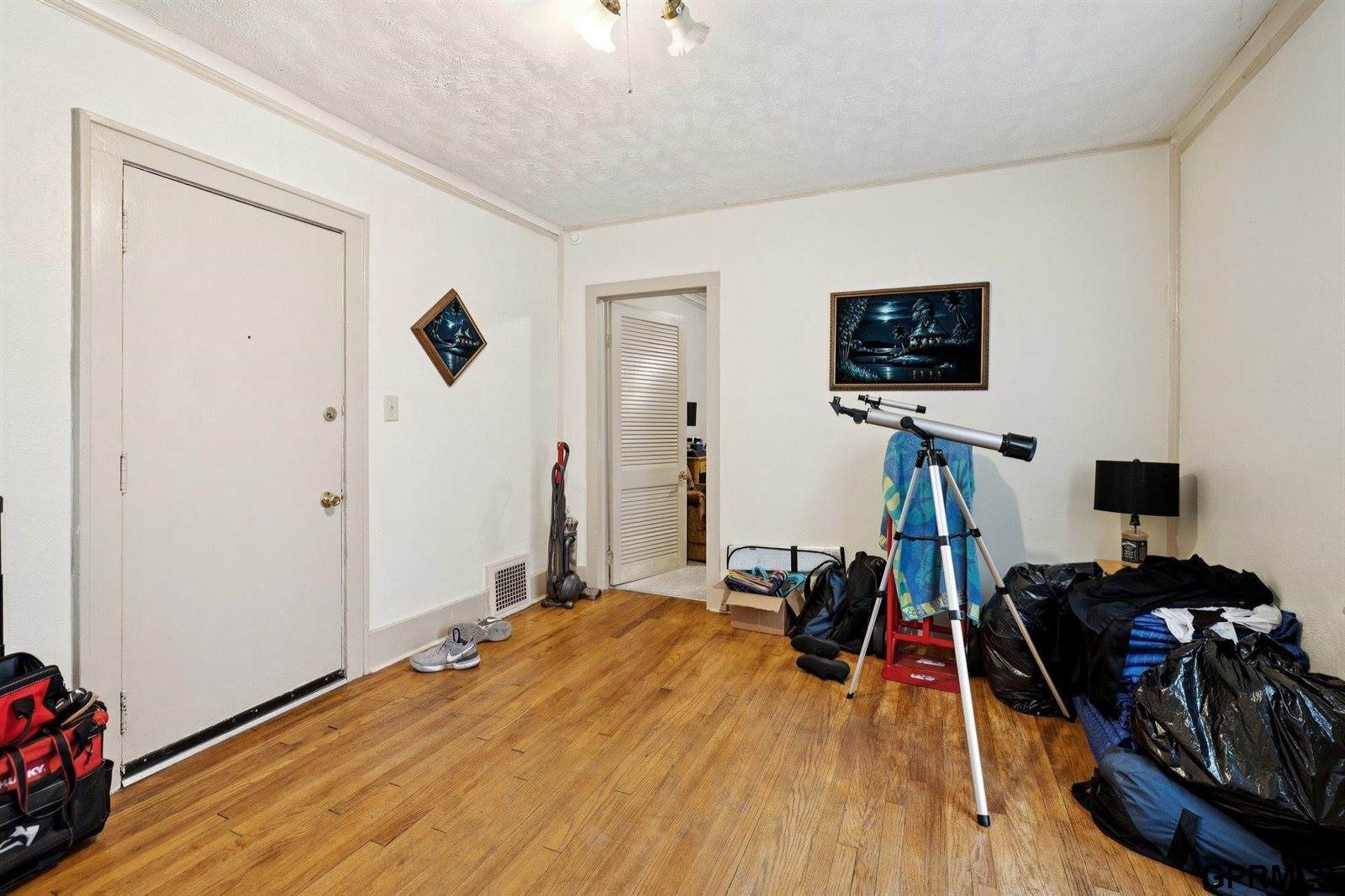 4854 Cuming Street, Omaha, NE 68132