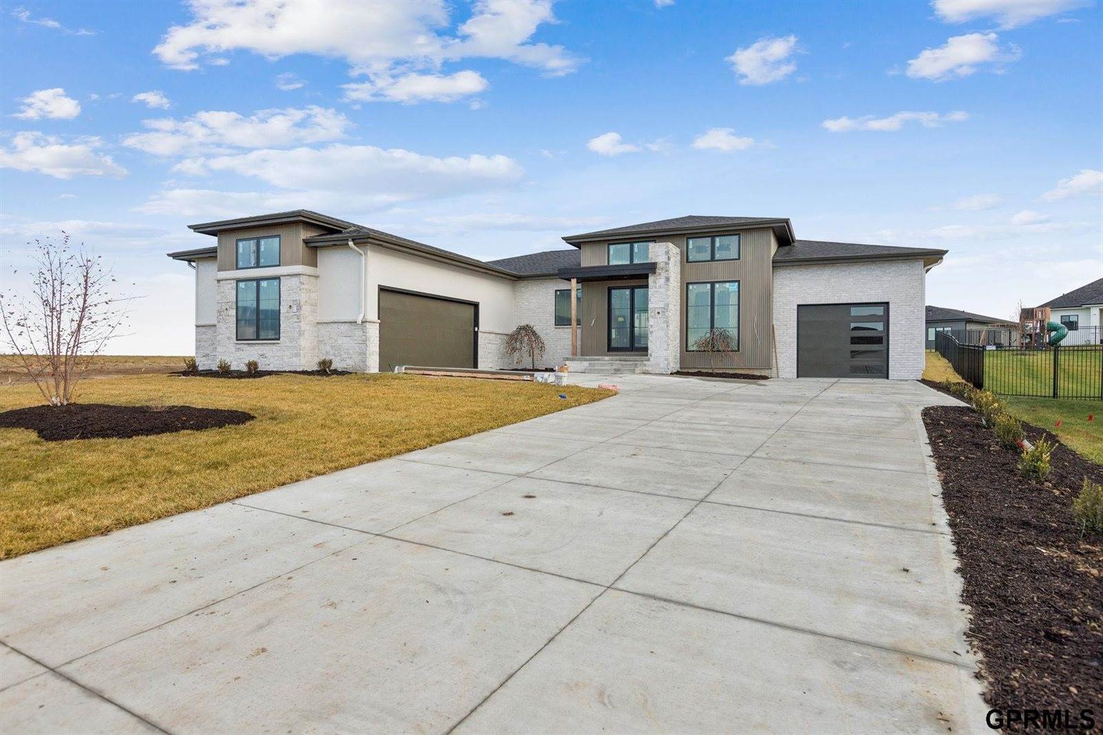 5763 Kestrel Parkway, Elkhorn, NE 68022