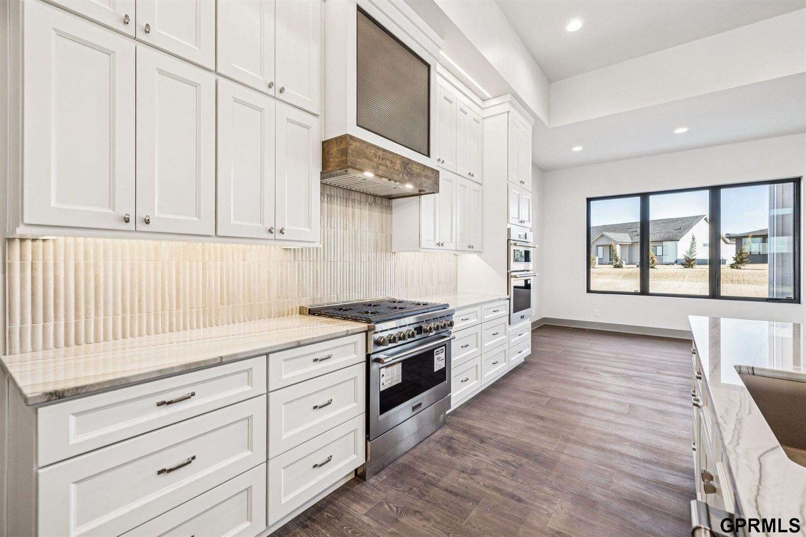 5763 Kestrel Parkway, Elkhorn, NE 68022