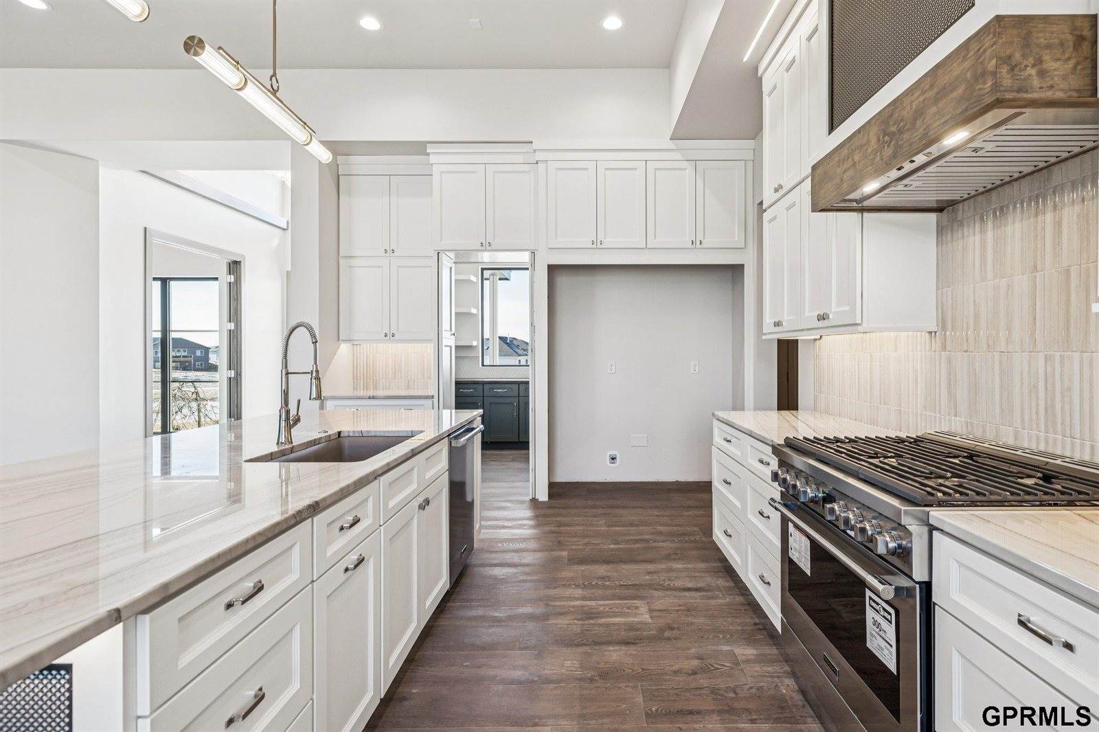 5763 Kestrel Parkway, Elkhorn, NE 68022