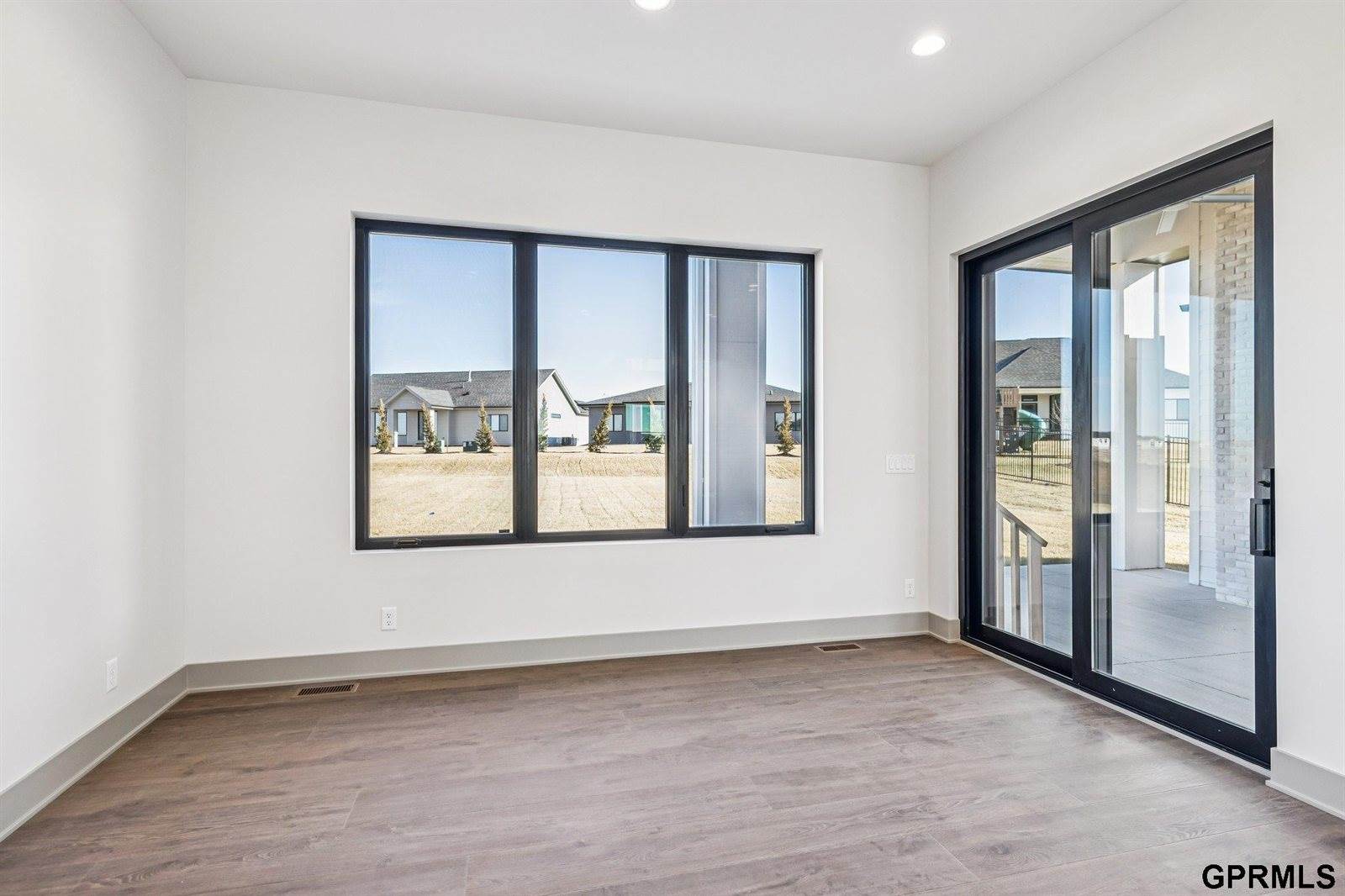 5763 Kestrel Parkway, Elkhorn, NE 68022