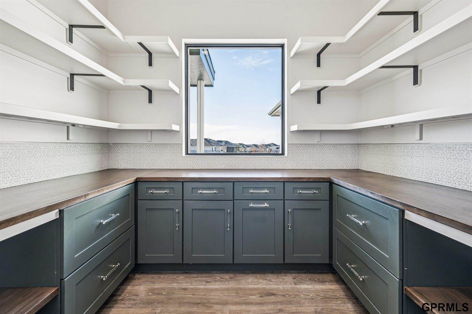 5763 Kestrel Parkway, Elkhorn, NE 68022