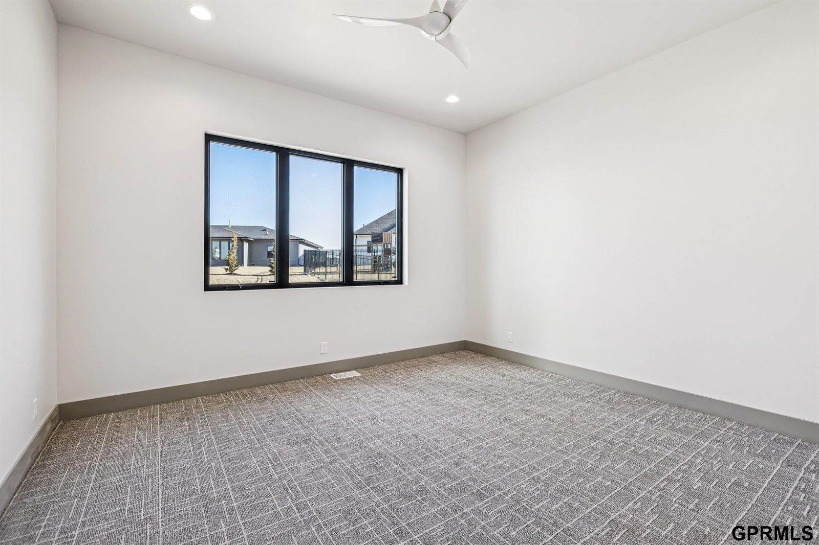 5763 Kestrel Parkway, Elkhorn, NE 68022