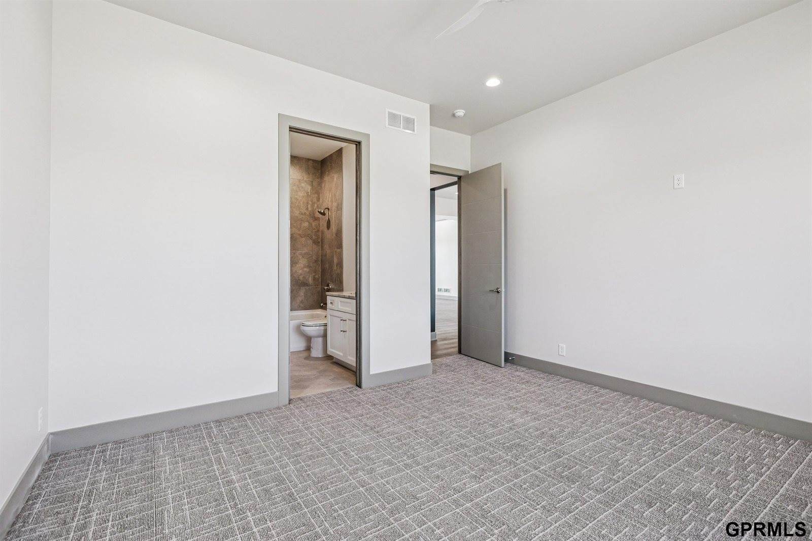 5763 Kestrel Parkway, Elkhorn, NE 68022