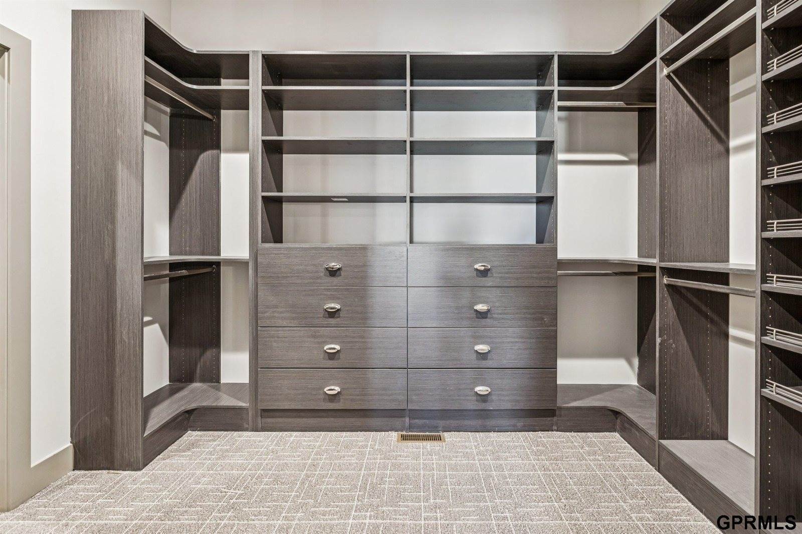 5763 Kestrel Parkway, Elkhorn, NE 68022